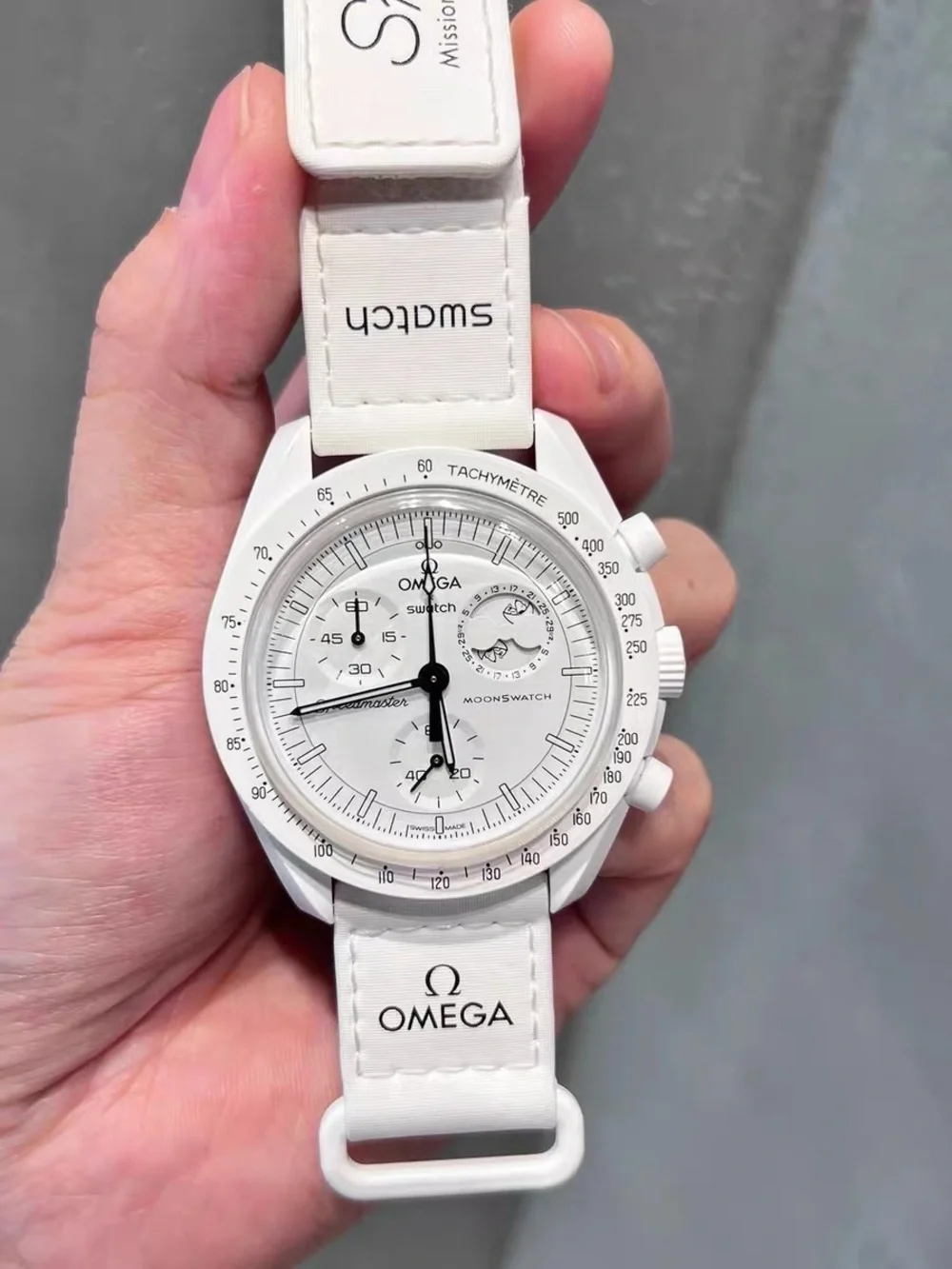 Swatch x Omega x Snoopy Bioceramic MoonSwatch Moonphase 42mm.
